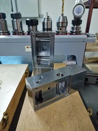 Milled bracket on the machining centre